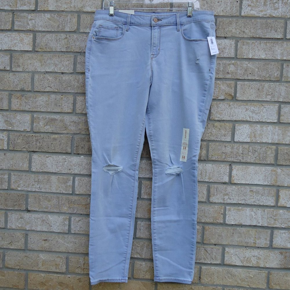 NWT. SIZE 14. Old Navy Rockstar Skinny mid-rise Jeans.